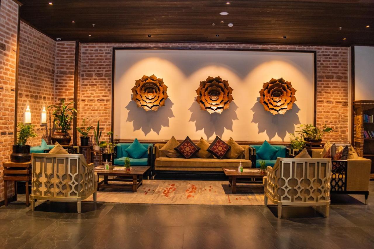 קטמנדו Basera Boutique Hotel מראה חיצוני תמונה The lobby of the Taj Bengal