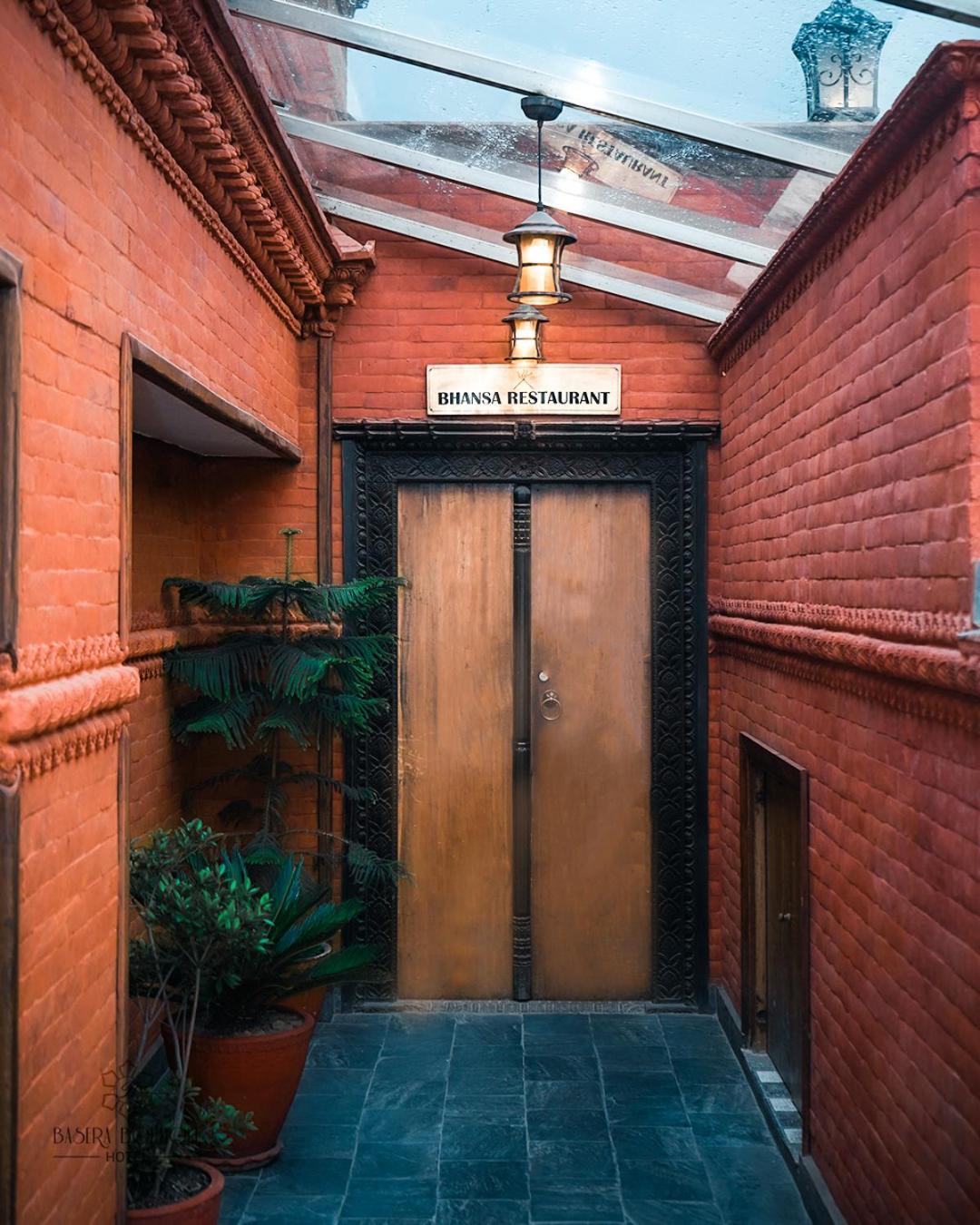 קטמנדו Basera Boutique Hotel מראה חיצוני תמונה Entrance to the restaurant