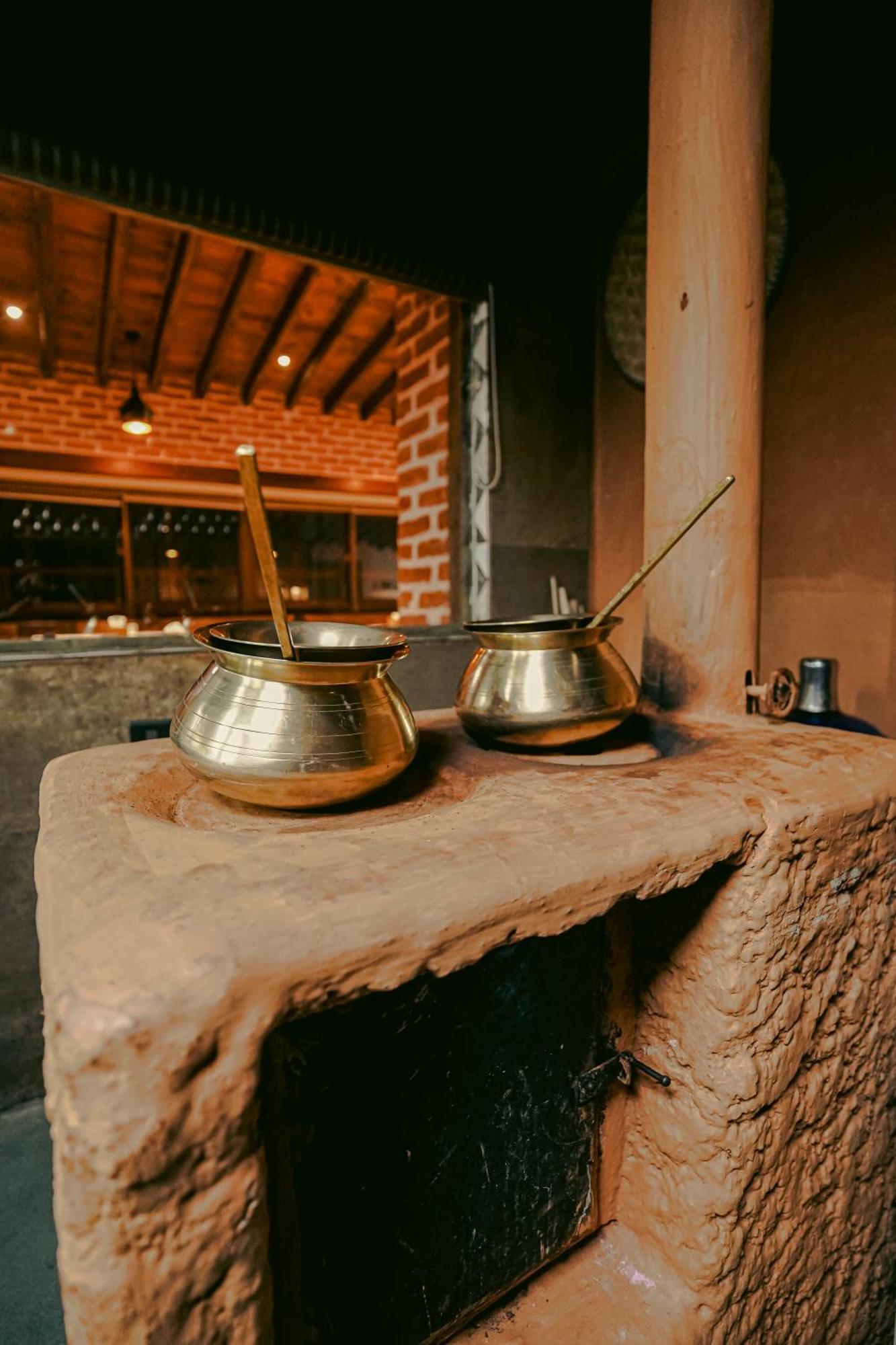 קטמנדו Basera Boutique Hotel מראה חיצוני תמונה A pair of traditional Turkish coffee pots