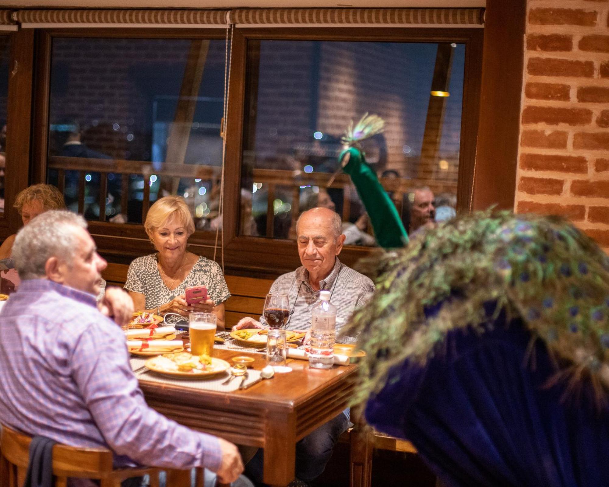 קטמנדו Basera Boutique Hotel מראה חיצוני תמונה Peacock at the restaurant