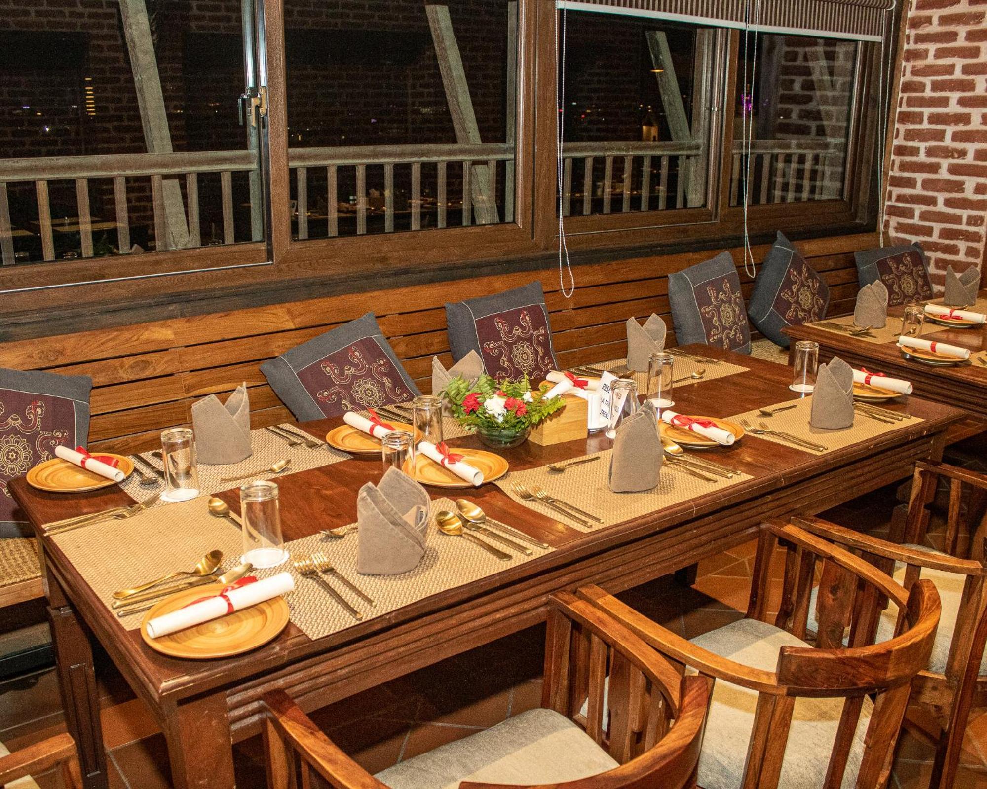 קטמנדו Basera Boutique Hotel מראה חיצוני תמונה A restaurant in India