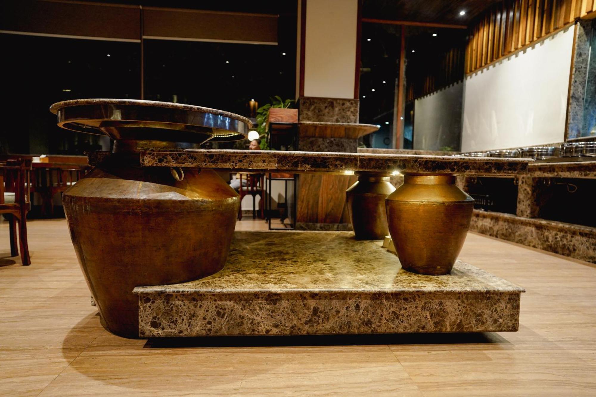 קטמנדו Basera Boutique Hotel מראה חיצוני תמונה The interior of the restaurant