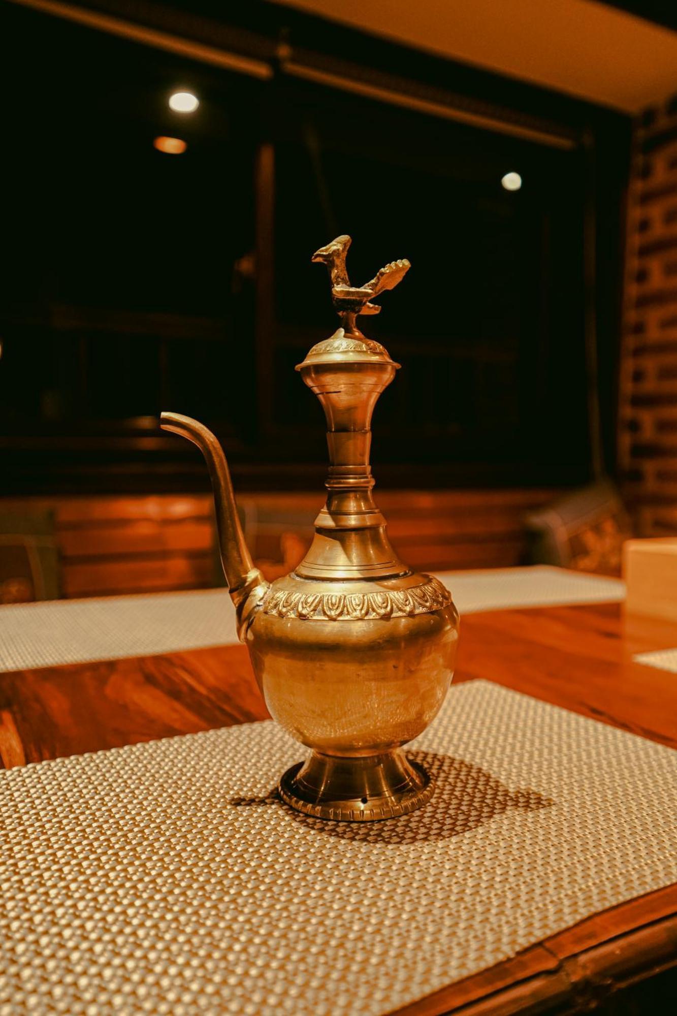 קטמנדו Basera Boutique Hotel מראה חיצוני תמונה A traditional jug