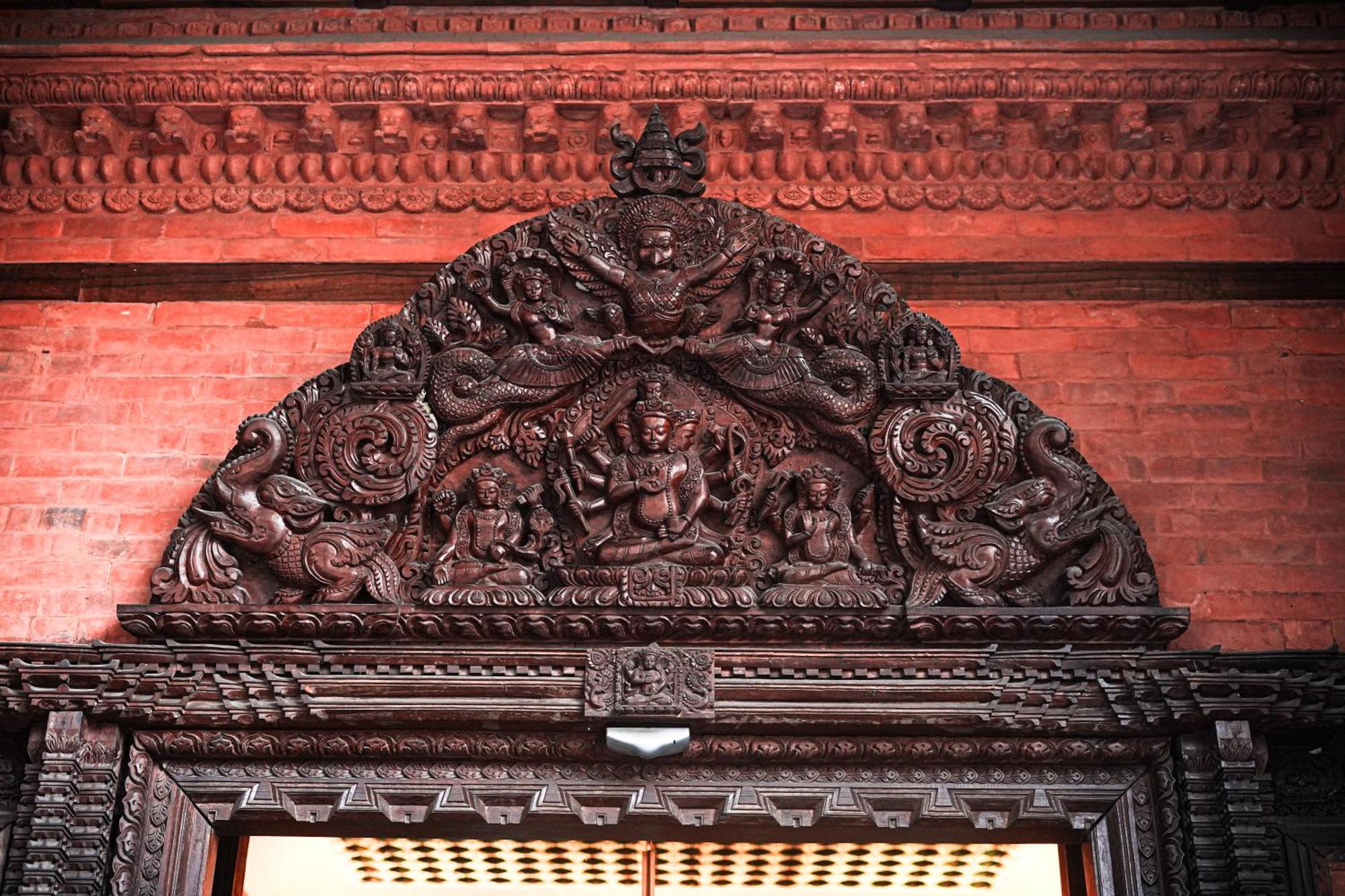 קטמנדו Basera Boutique Hotel מראה חיצוני תמונה The lintel of the door of the temple